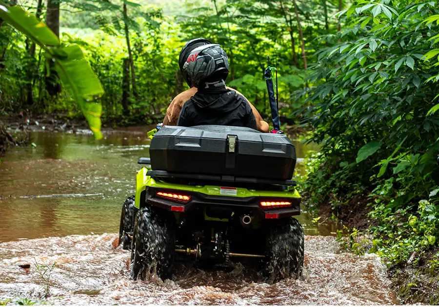 ATV RAMPAGE 265 สีเขียว ขับลุยน้ำในป่า