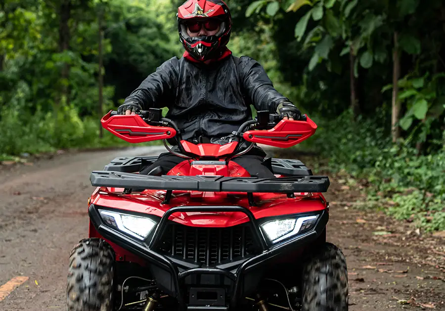 ATV RAMPAGE 265 สีแดง มุมหน้า วิ่งบนถนนลูกรัง
